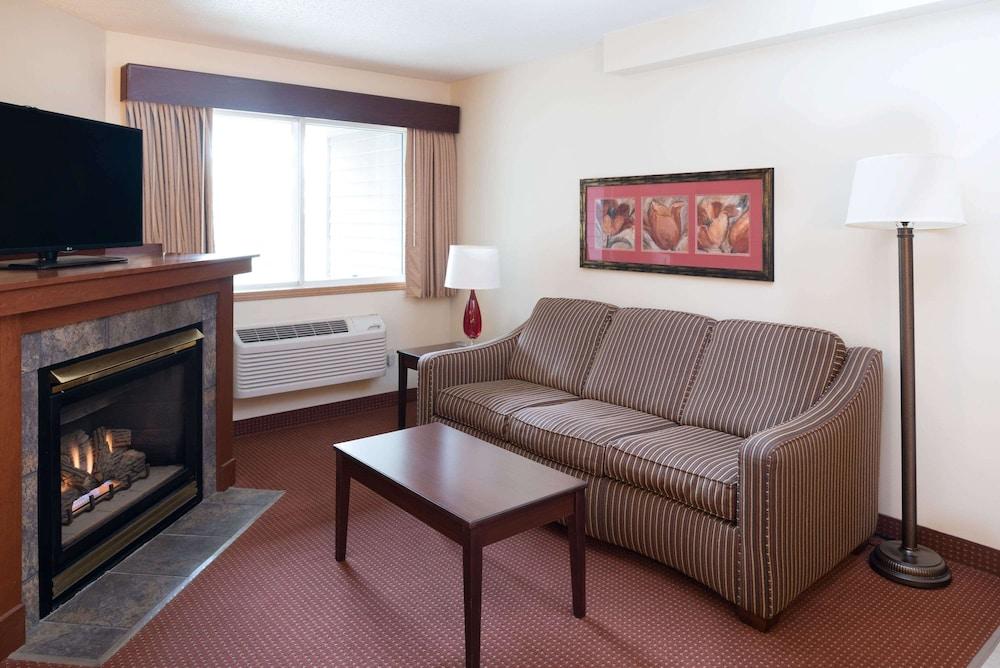 AmericInn by Wyndham Valley City - Conference Center photo 6