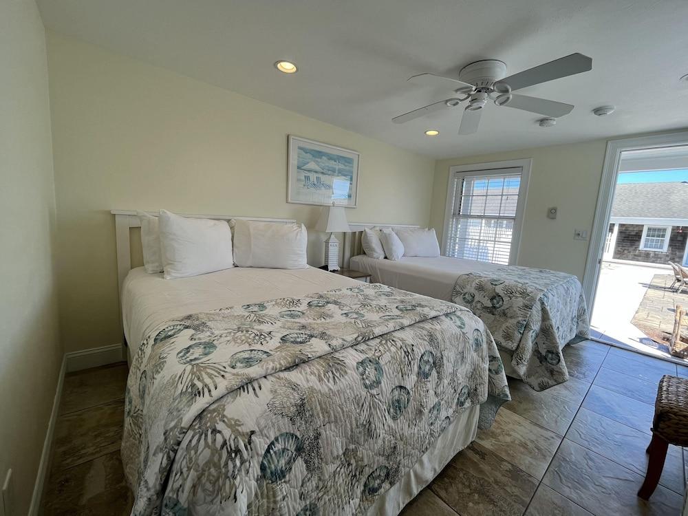 Beach Breeze Inn photo 13