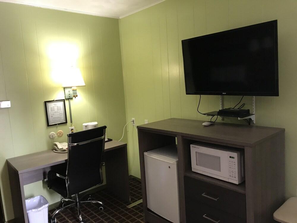 Parkview Motel photo 39