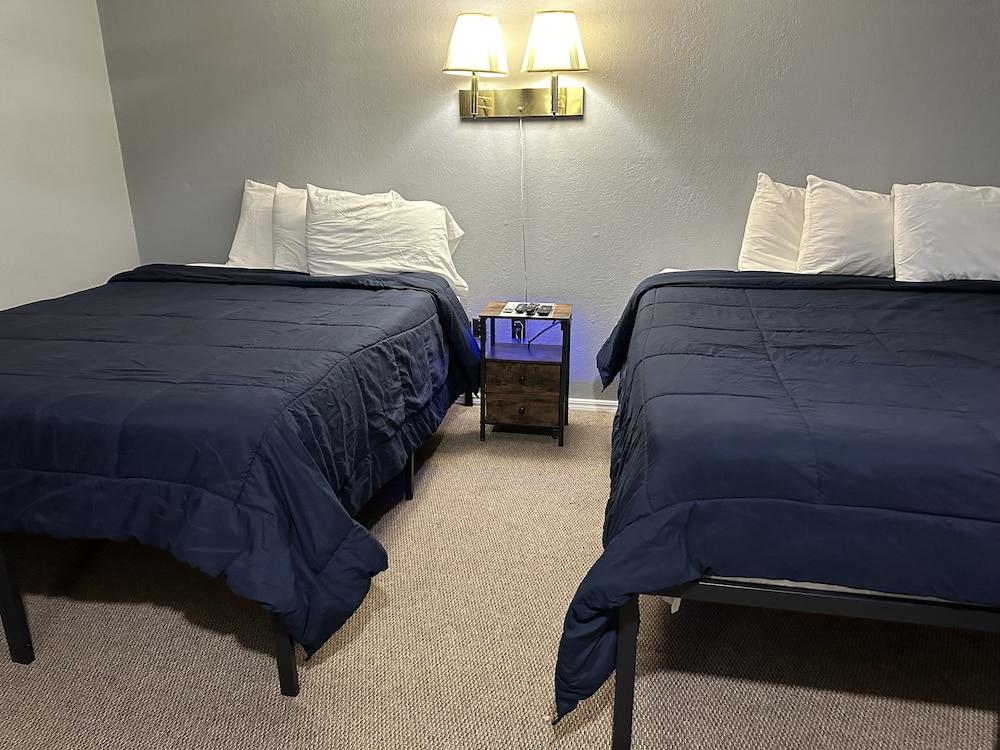 Travelers Inn Motel photo 42