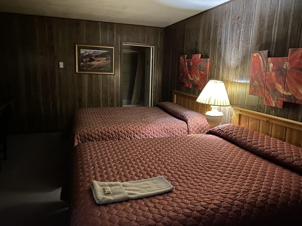 Rustic Inn Motel photo 80