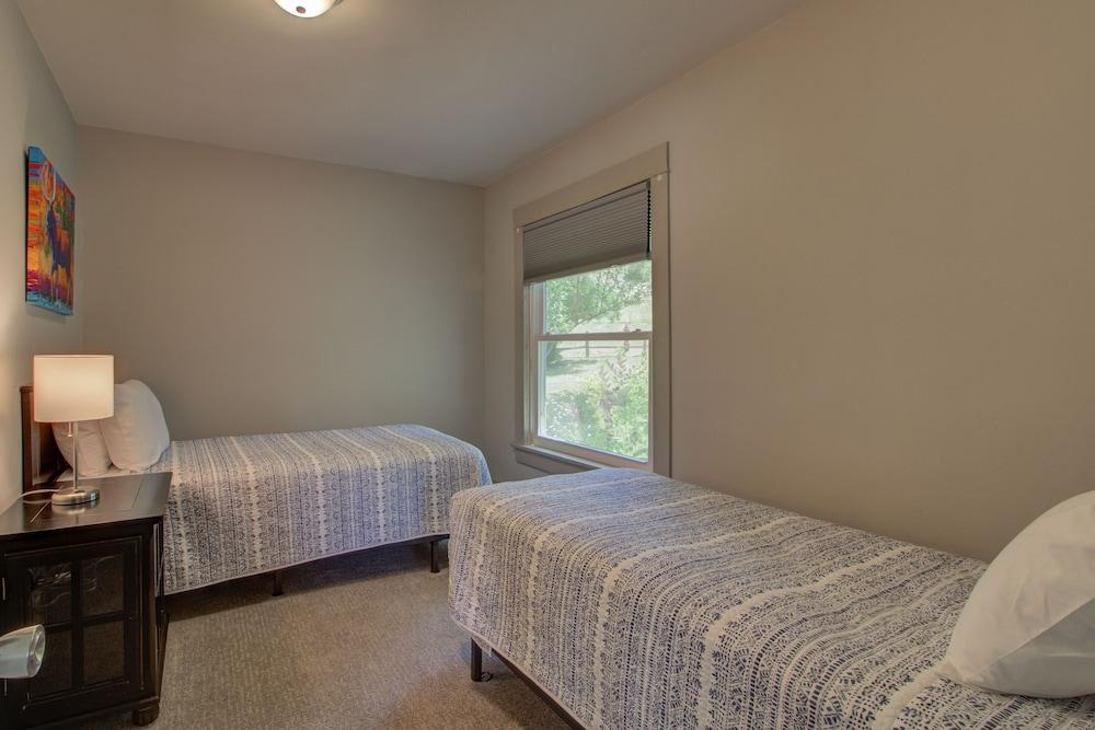 The Lodges of Oak Creek photo 4