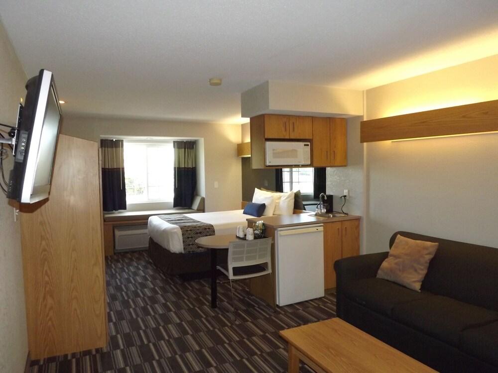 Microtel Inn & Suites by Wyndham Ames photo 10