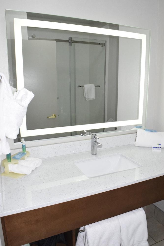 Holiday Inn Express Hotel & Suites West I 10 by IHG photo 21