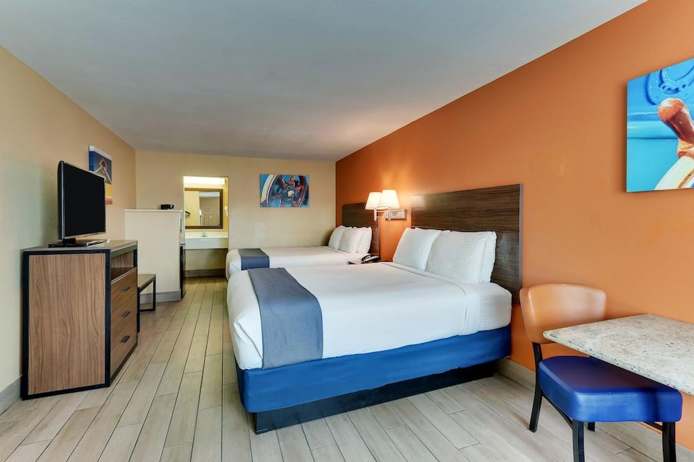 Captain's Quarters Inn photo 15