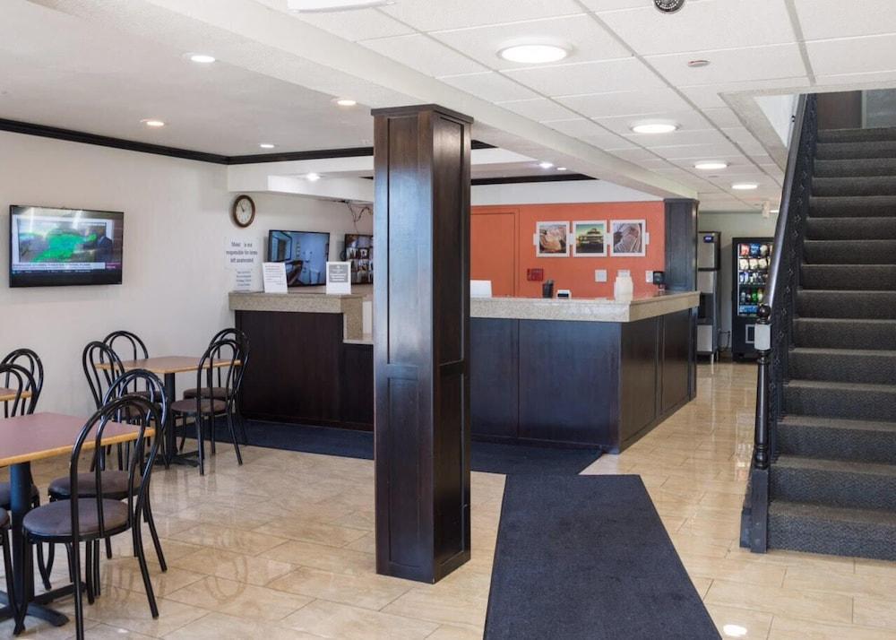 Motel 6 Peoria, IL photo 9