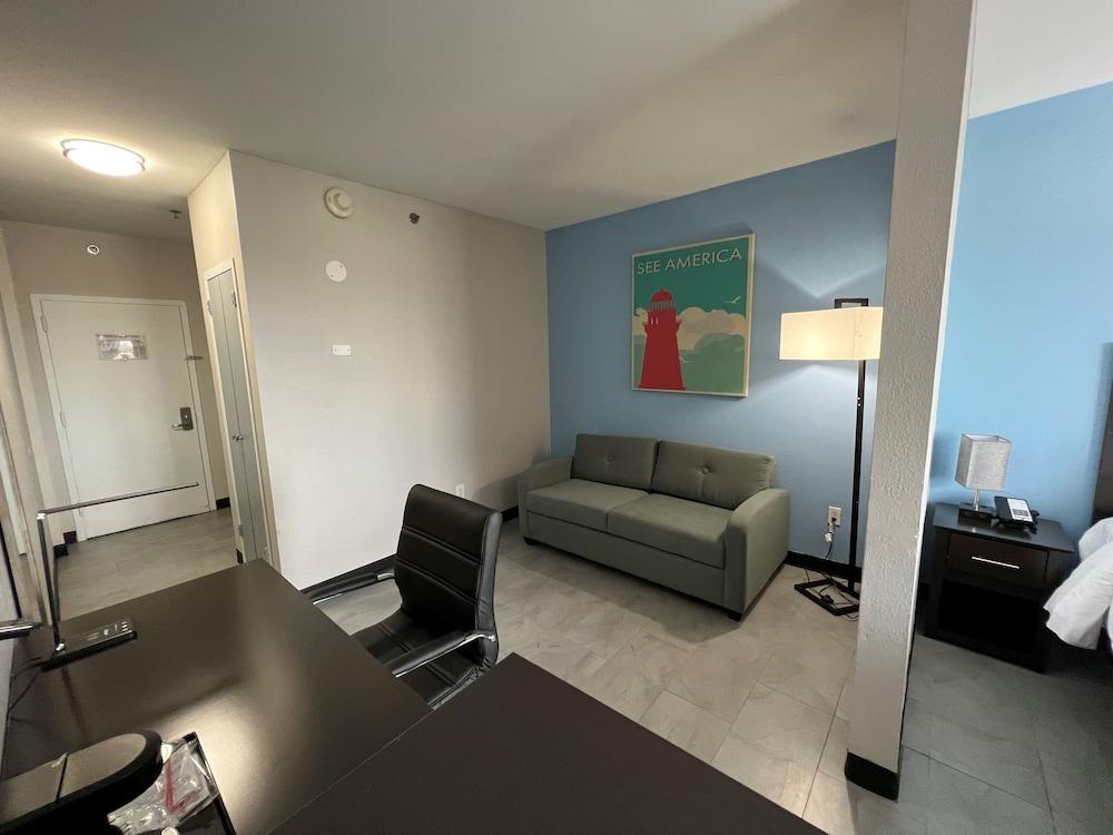 Travelodge by Wyndham Ozone Park photo 20