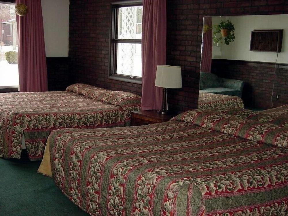 Double A Motel photo 24