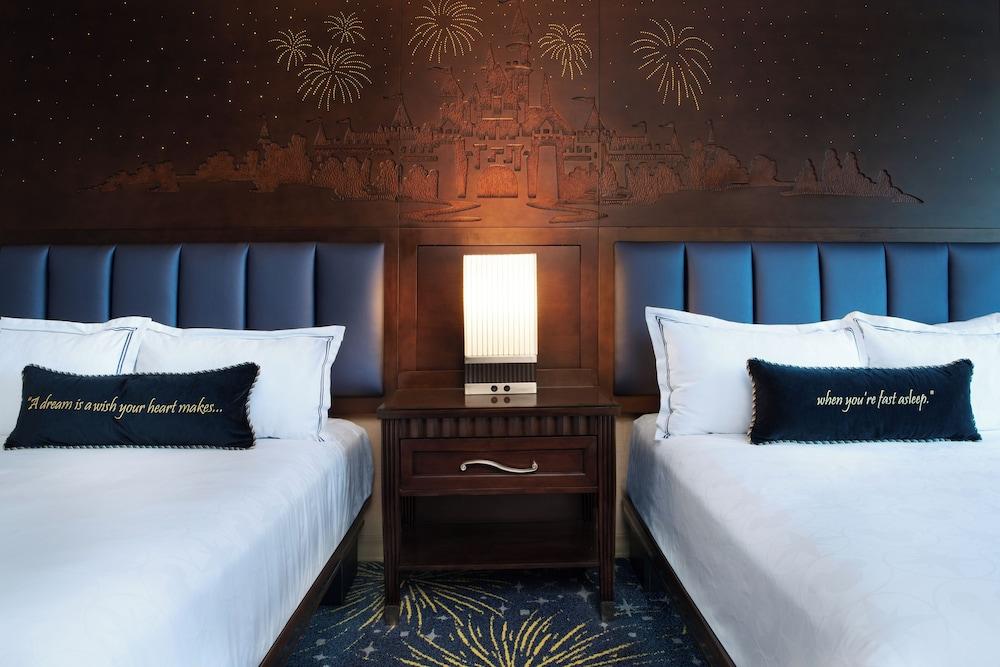 Disneyland Hotel photo 67
