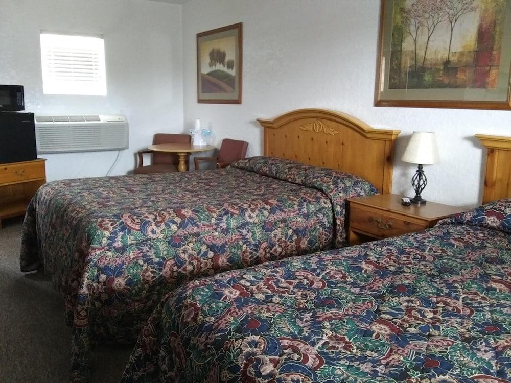 Circle S Lodge photo 25