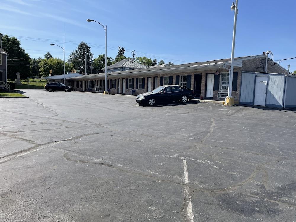 Budget Host Three Crowns Motor Lodge photo 37