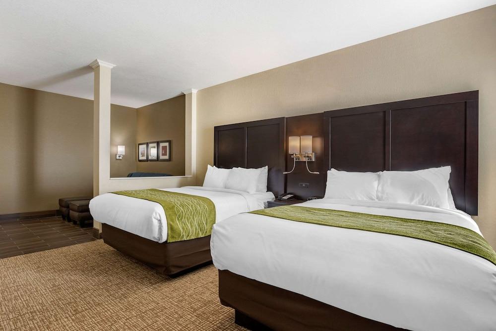 Comfort Inn & Suites Cedar Rapids CID Eastern Iowa Airport photo 32