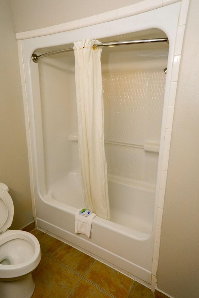 Wintergarden Inn photo 10