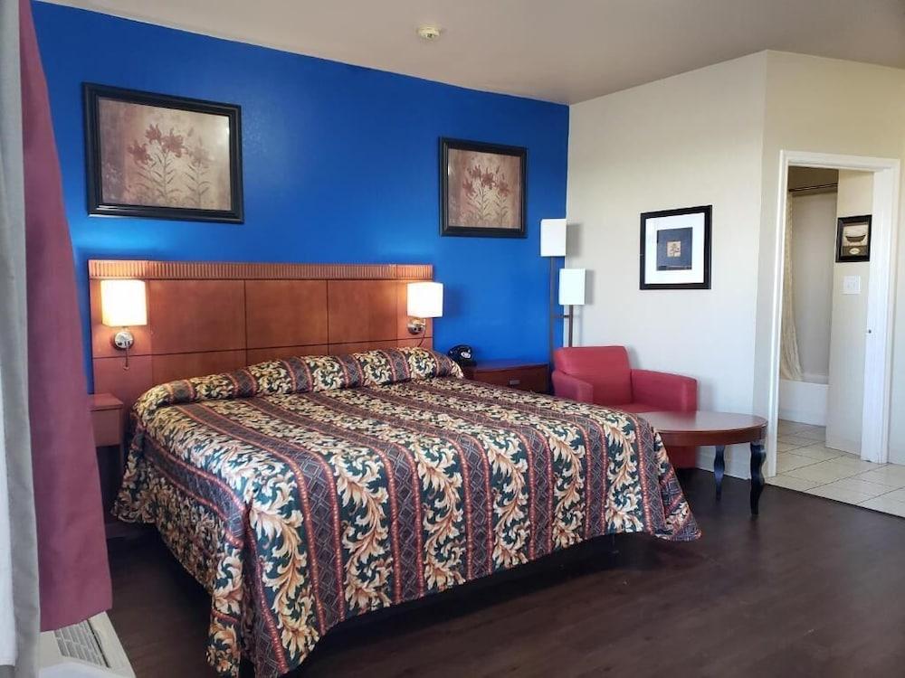 Crossroads Inn & Suites photo 45