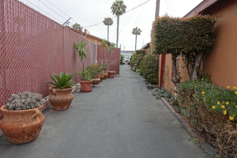 Baycities Motel photo 26