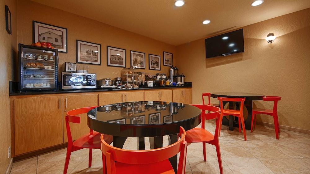 Best Western Pine Tree Motel photo 6