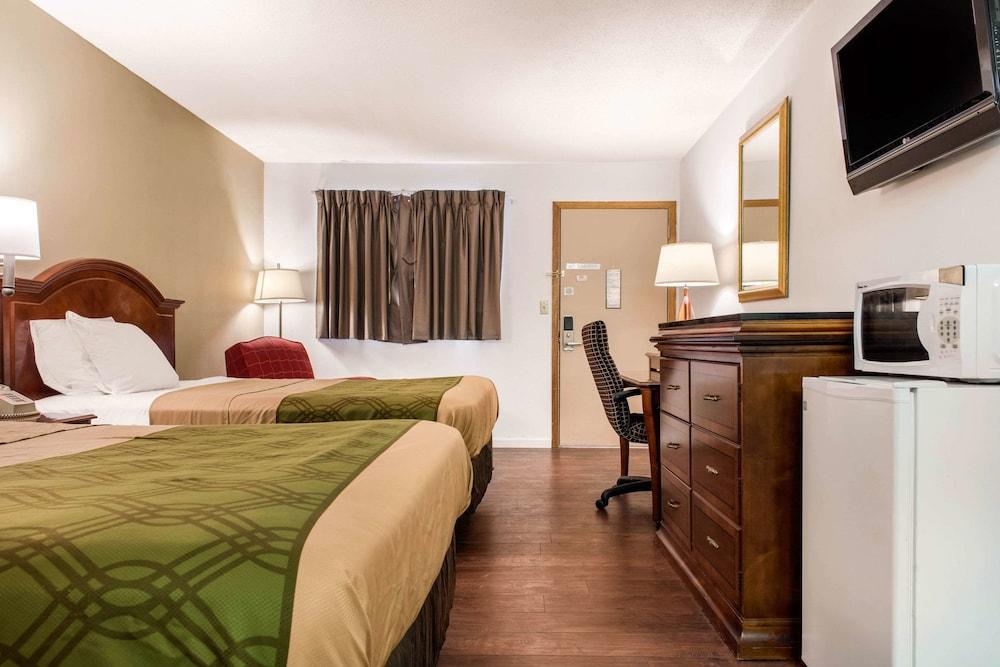 Econo Lodge Holland - Toledo photo 11