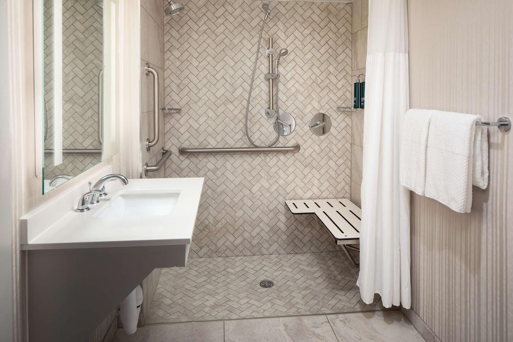 Doubletree by Hilton Washington DC Silver Spring photo 9