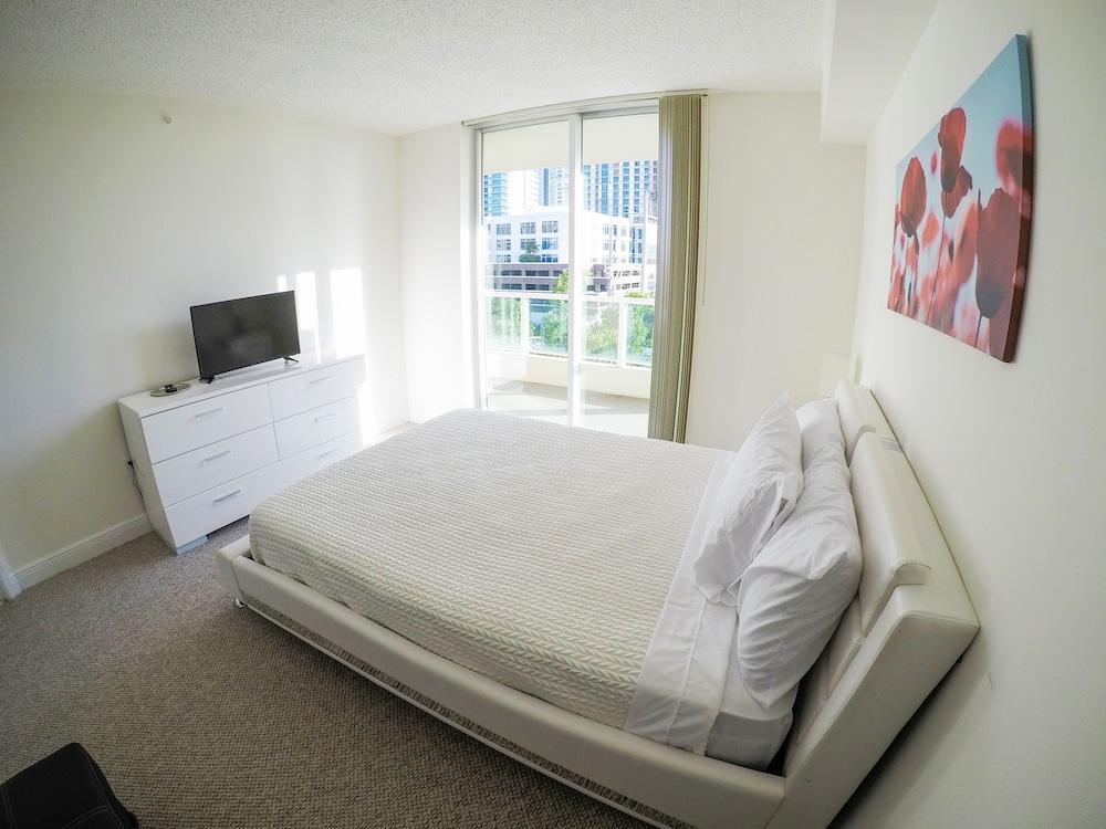 Intracostal Sunny Isles photo 9