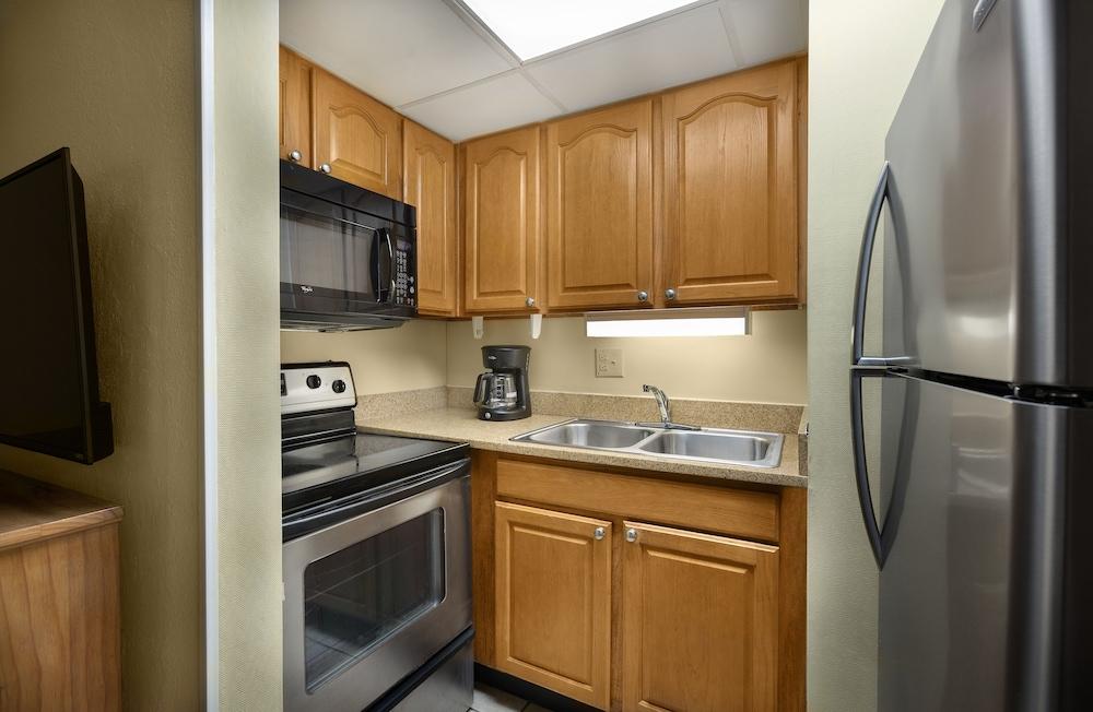 Monterey Bay Suites photo 8