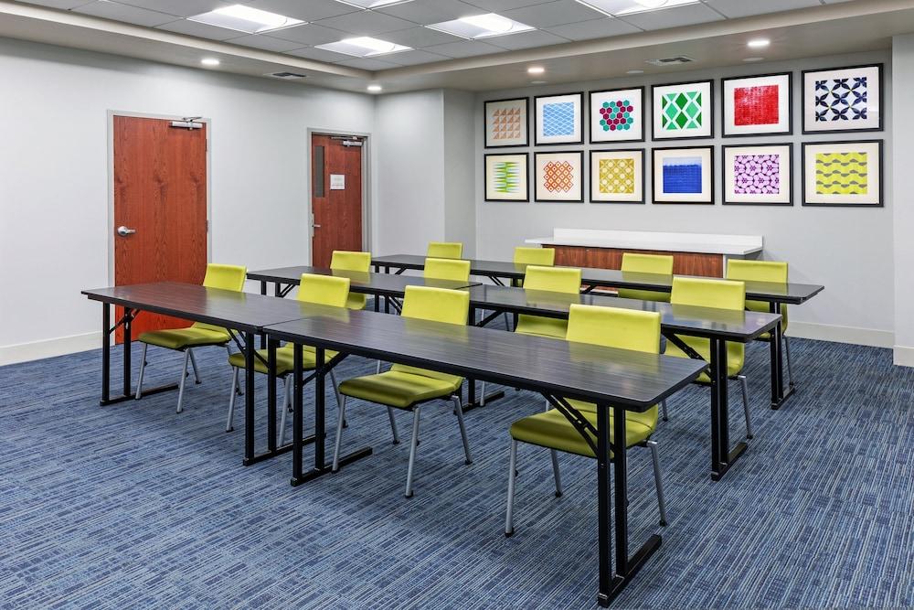 Holiday Inn Express & Suites West by IHG photo 36