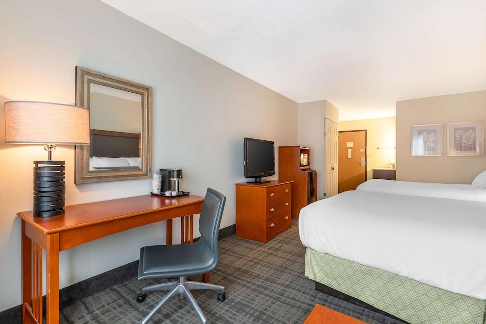 Best Western Plus University Park Inn & Suites photo 79