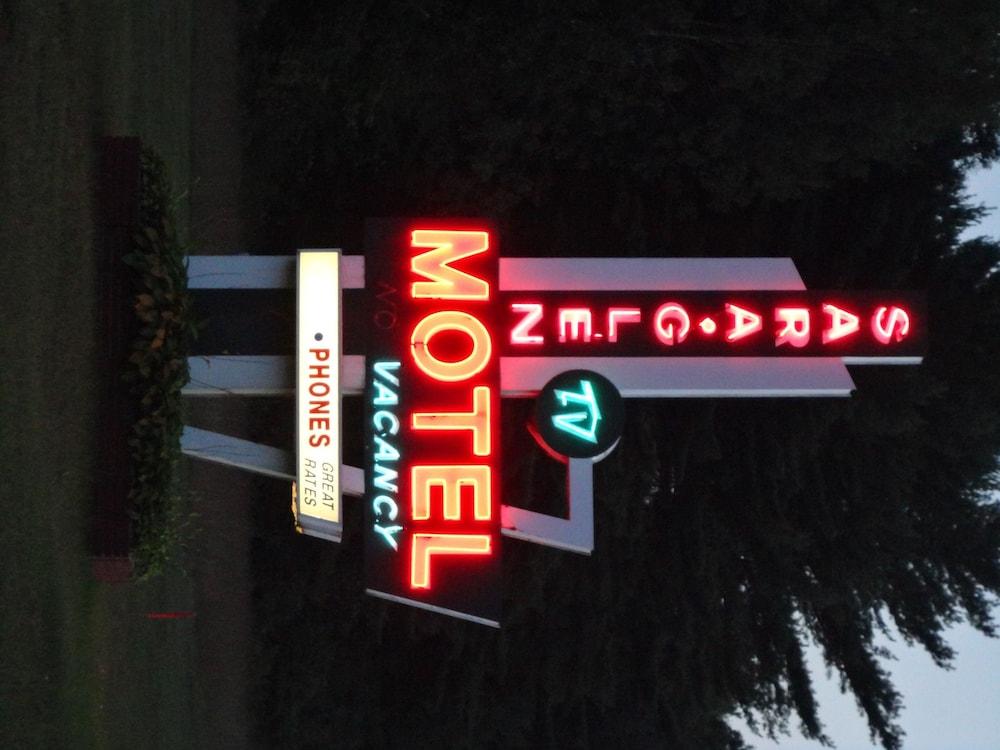 Sara Glen Motel photo 48