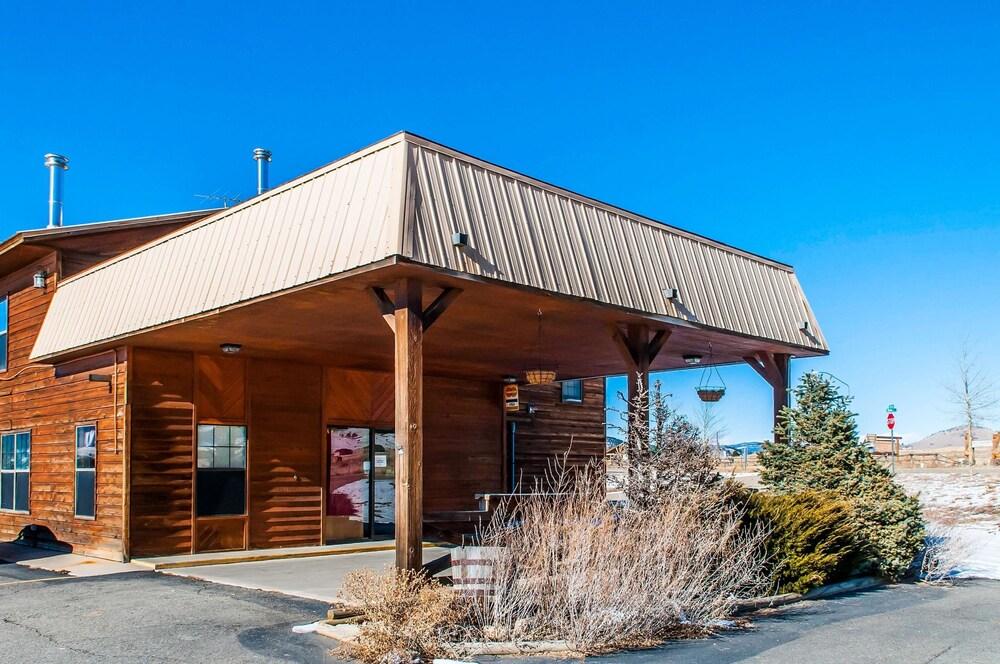 Econo Lodge Eagle Nest photo 76