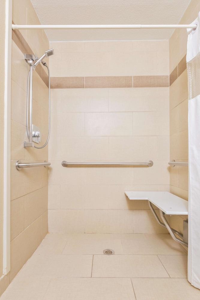 La Quinta Inn by Wyndham Austin North photo 5