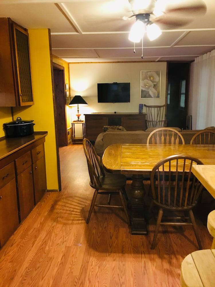 Smoky View Cottages & RV Resorts photo 17