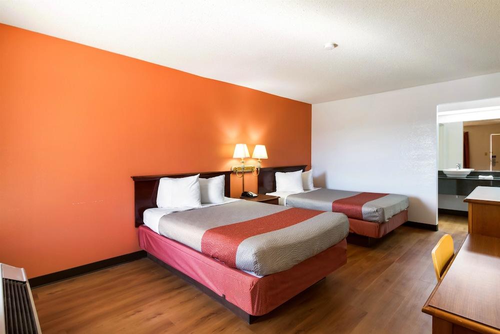 Econo Lodge photo 45