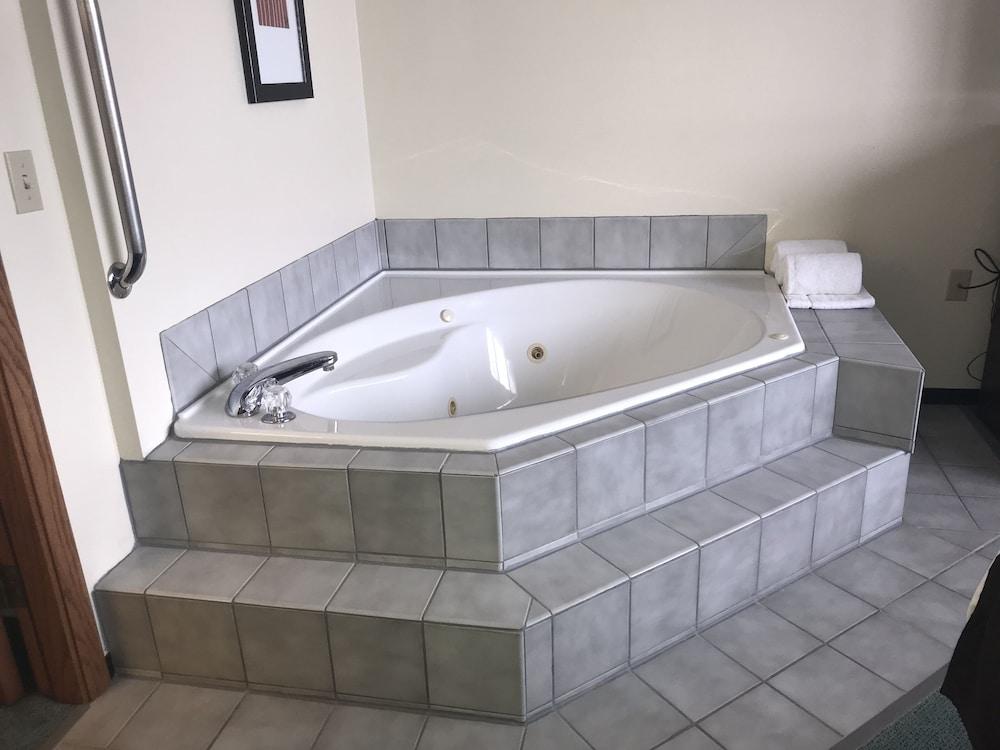 Northwoods Inn & Suites Blackduck photo 41