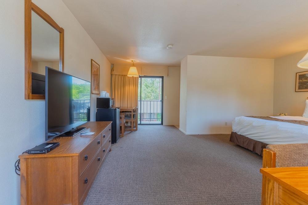 Mariposa Lodge photo 11