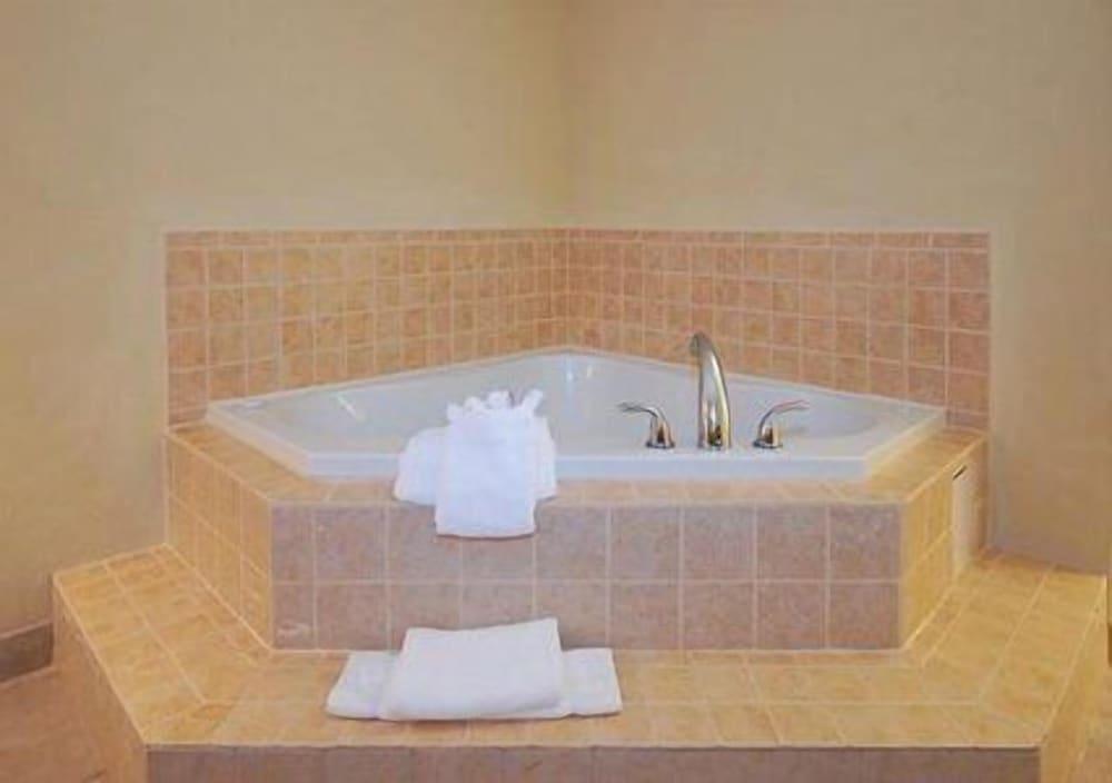 Country Hearth Inn & Suites photo 36