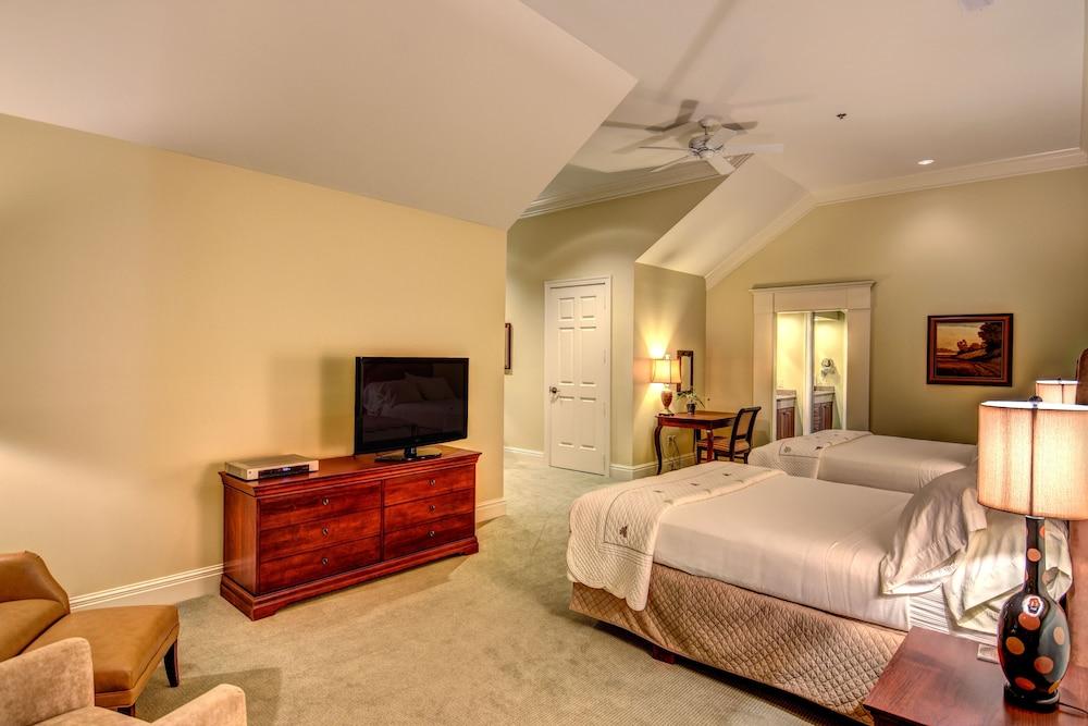 The Village at RiverLanding photo 4