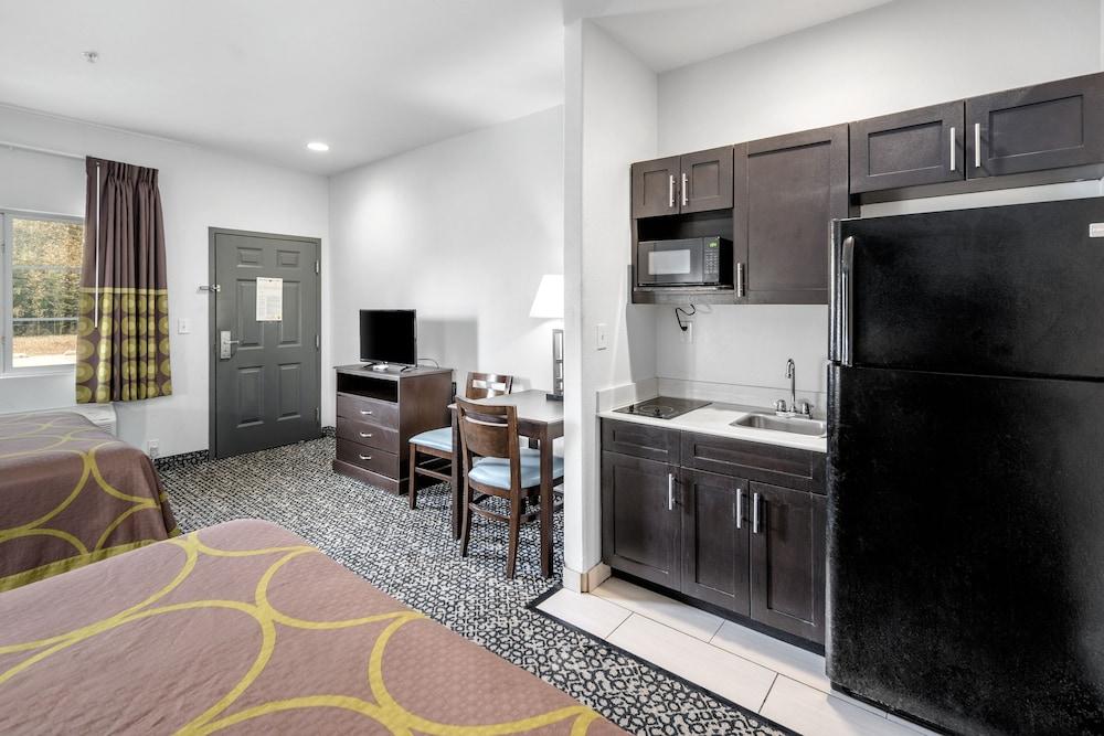 Super 8 by Wyndham Mansfield LA photo 10