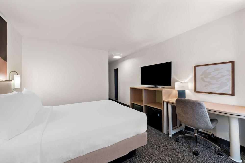 Spark by Hilton Norfolk photo 30