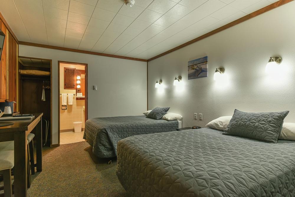 Sunset Oceanfront Lodging photo 34