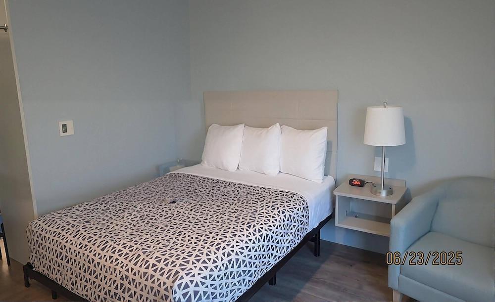 Woodspring Suites Elkhart photo 26