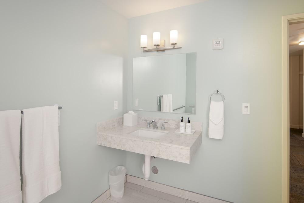 Inn At Moss Landing Point photo 48