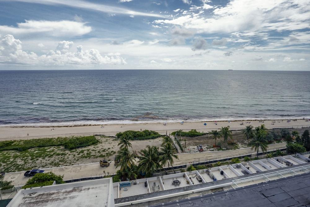 Castle Beach Suites by MiaRentals photo 18