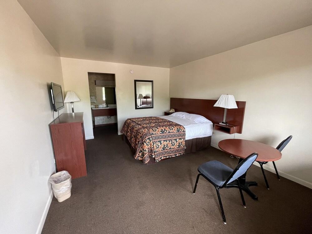 VIBE INN - WHIRLPOOL SUITES photo 12
