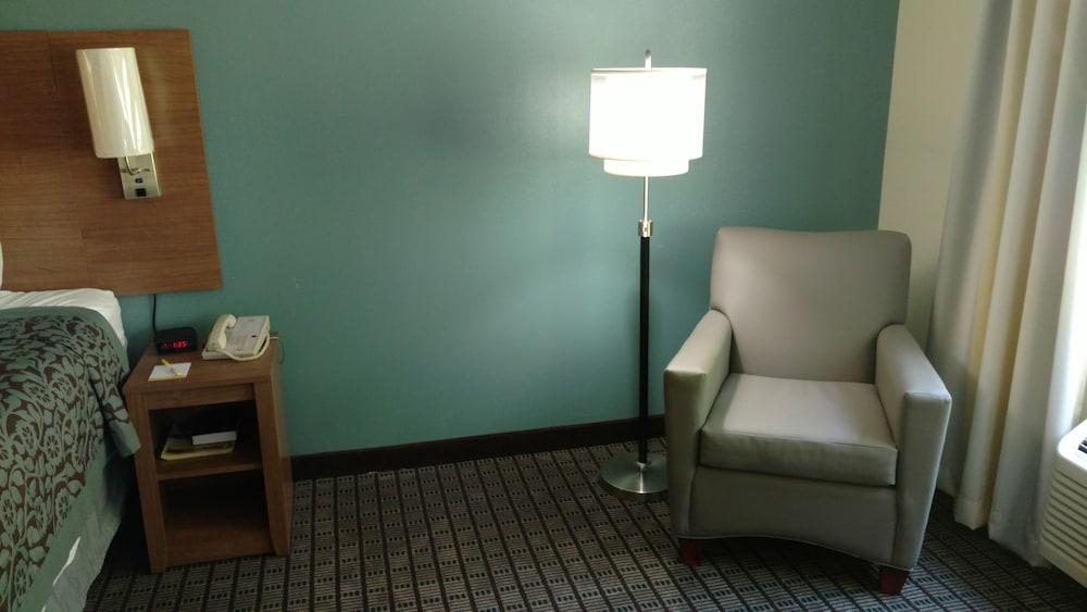 Days Inn by Wyndham Ashland photo 15
