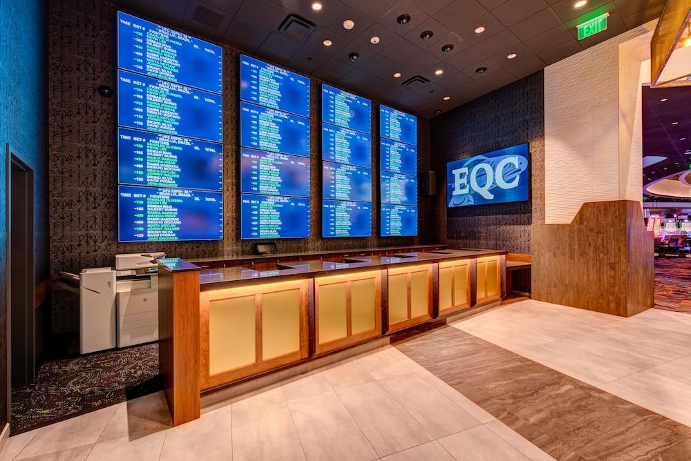 Emerald Queen Hotel and Casino - Tacoma photo 17