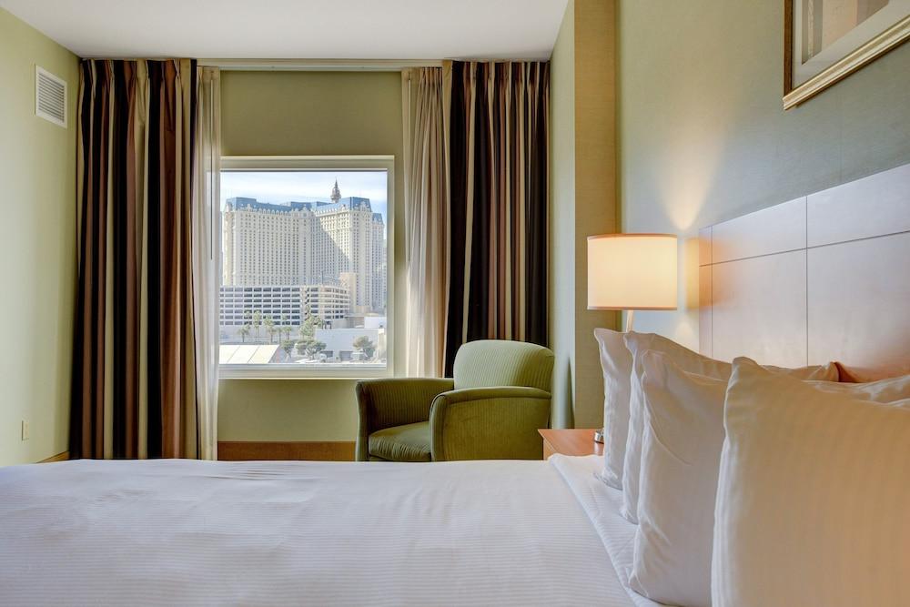 Sapphire Skyline Premium Suite photo 16