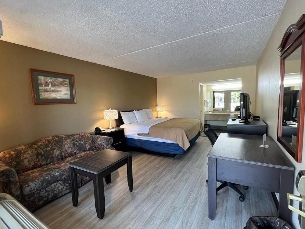 Rodeway Inn Walterboro I-95 photo 15