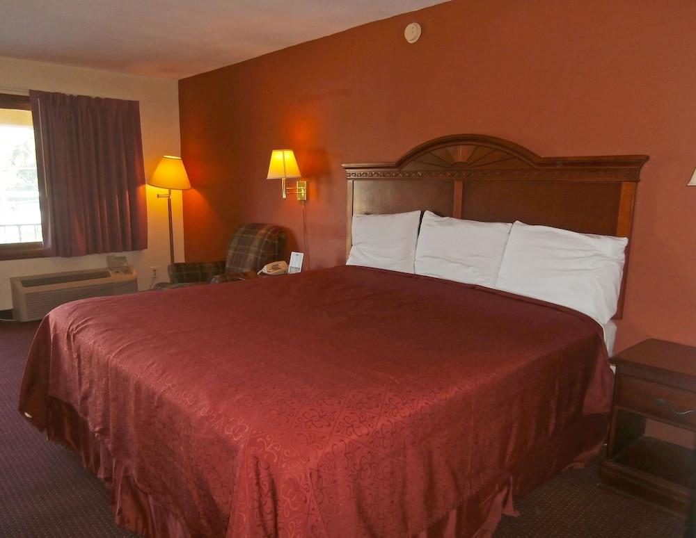 Rodeway Inn photo 7