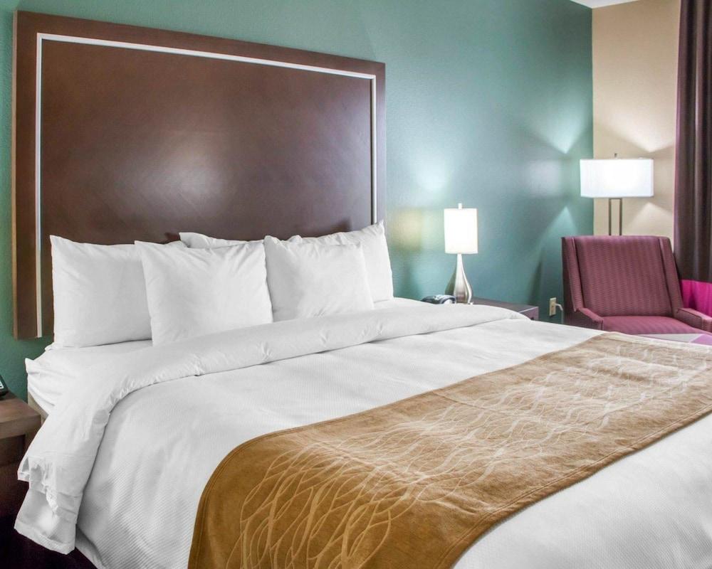 Comfort Inn & Suites San Marcos near Outlet Mall photo 6
