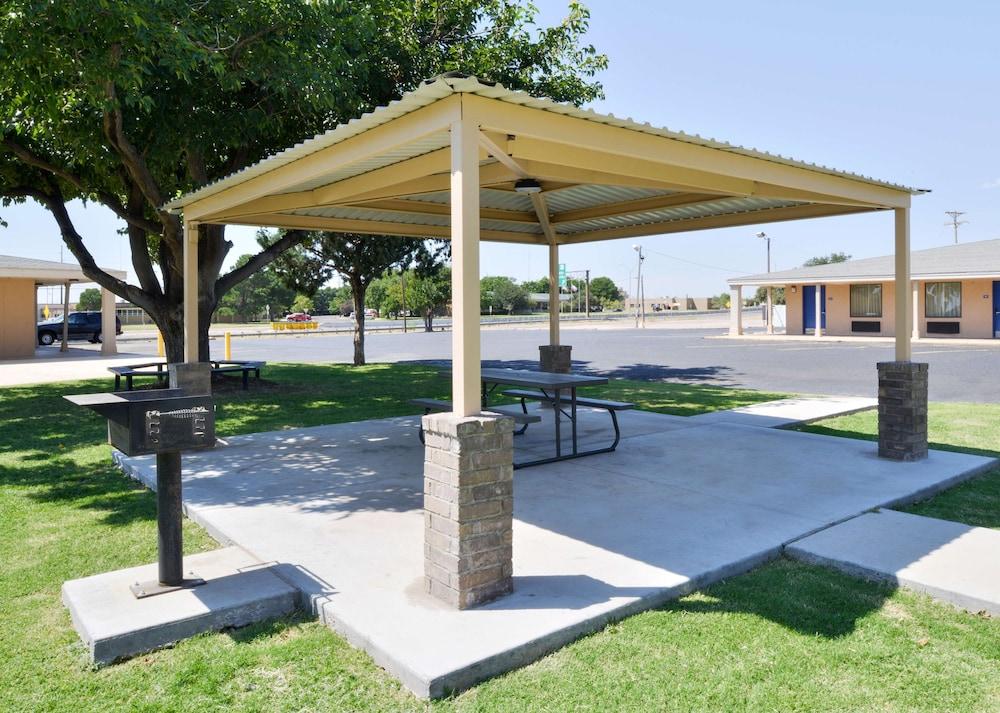 Americas Best Value Inn Lubbock E photo 17