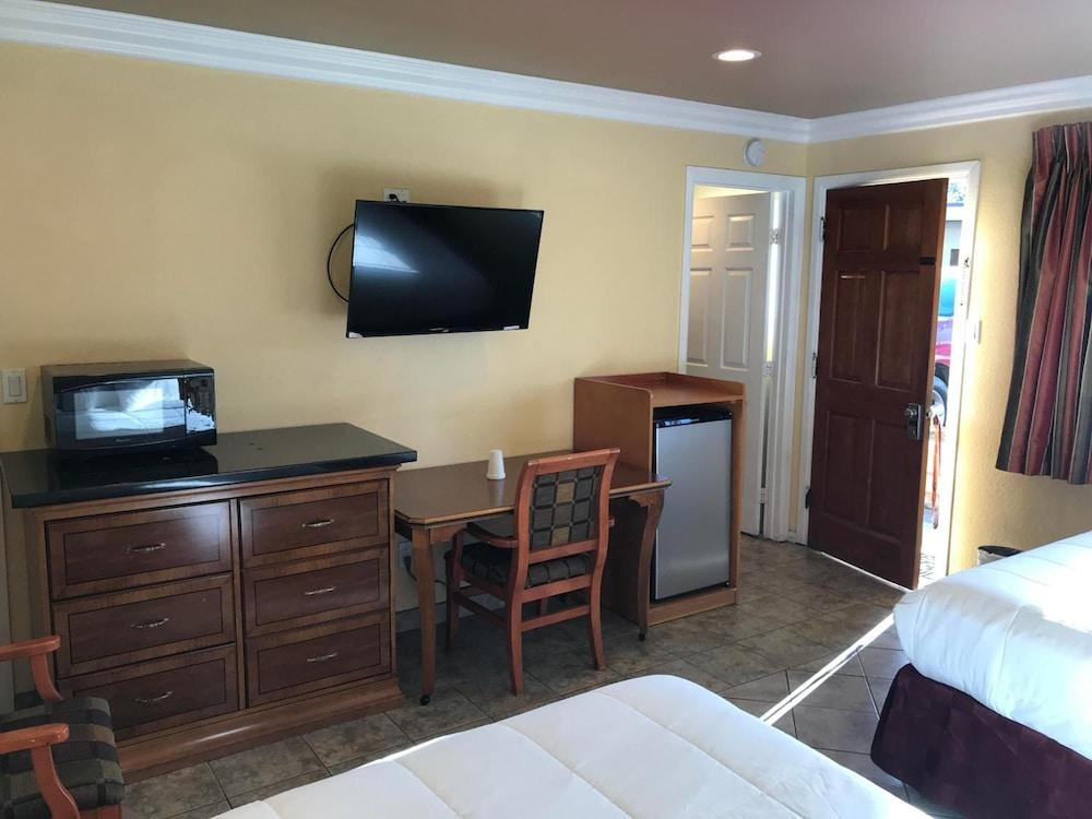Bayshore Inn Motel photo 9
